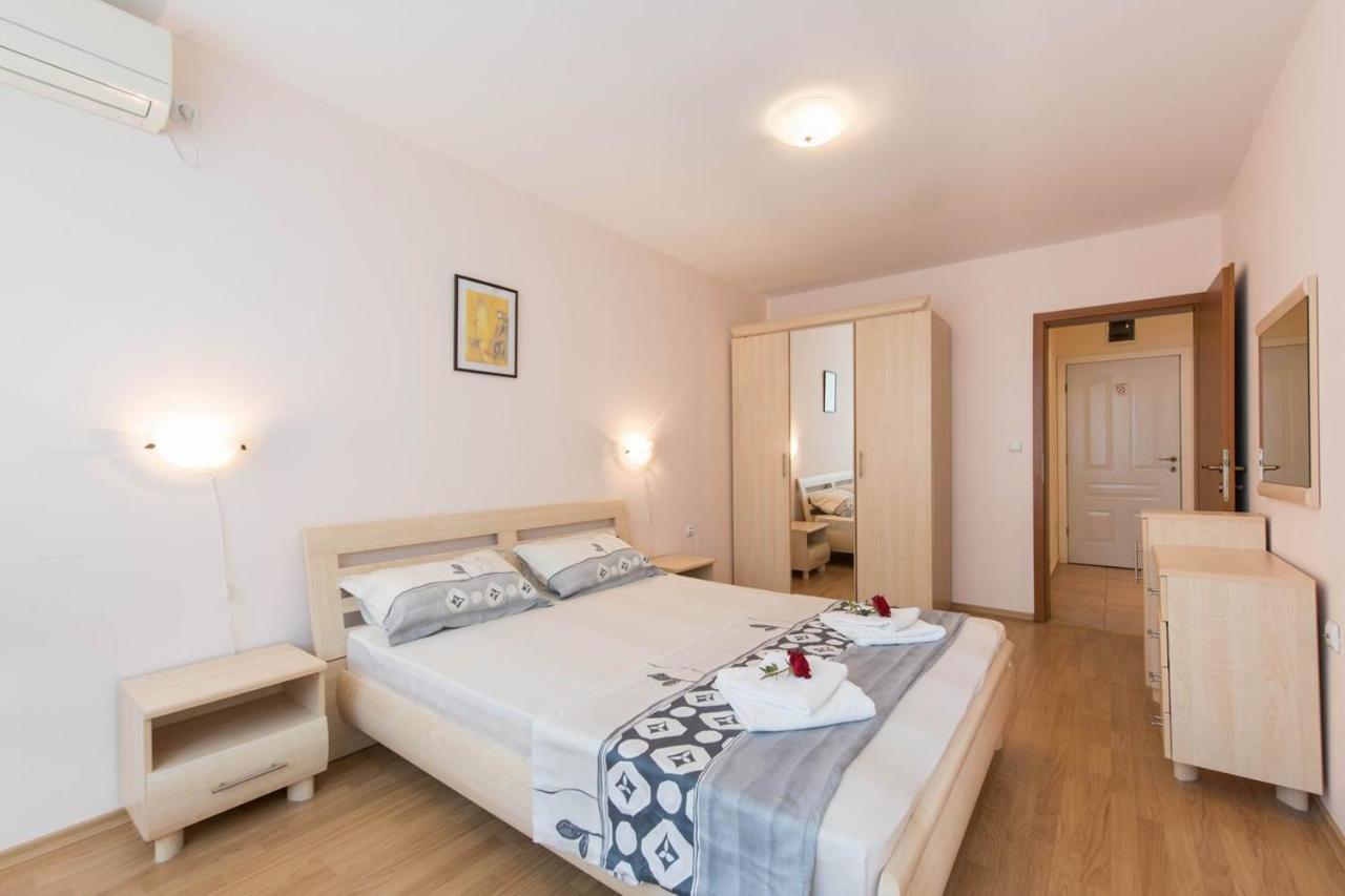 Gt Riviera Fort Beach Apartments Ravda Exteriör bild